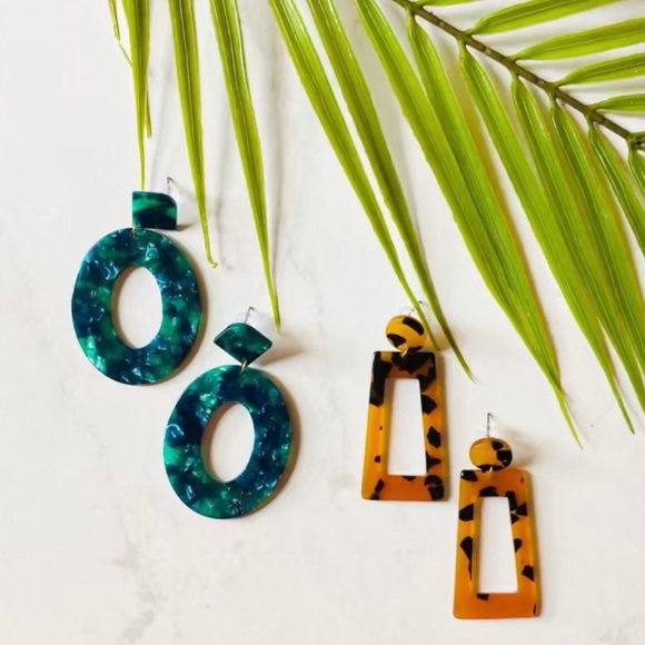 🥳{x2 HP} •Tortoise Acrylic Drop Earrings• - Picture 4 of 5